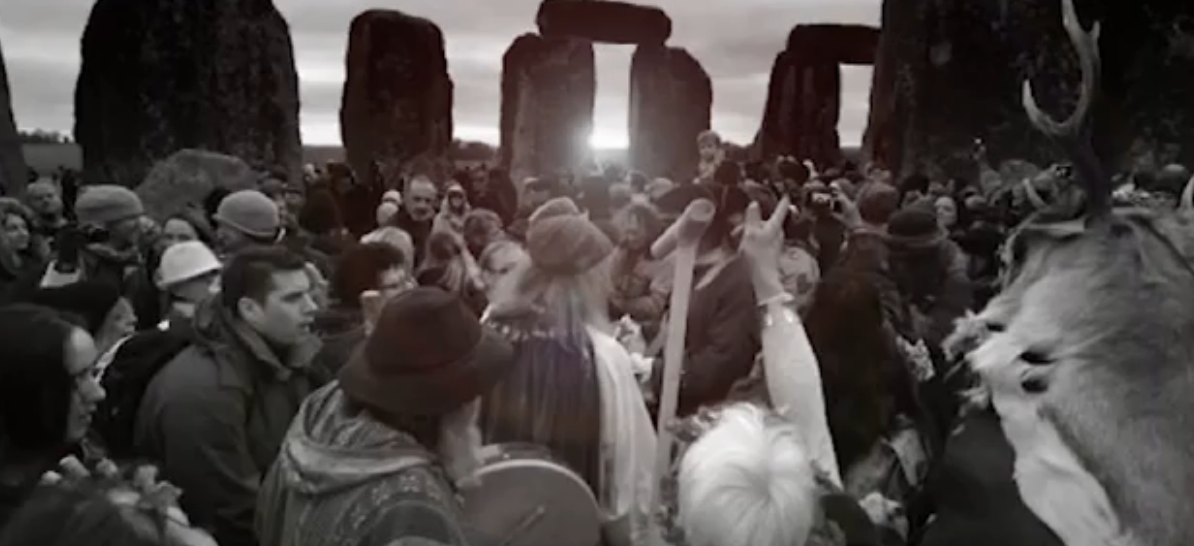 stonehenge solstice bw